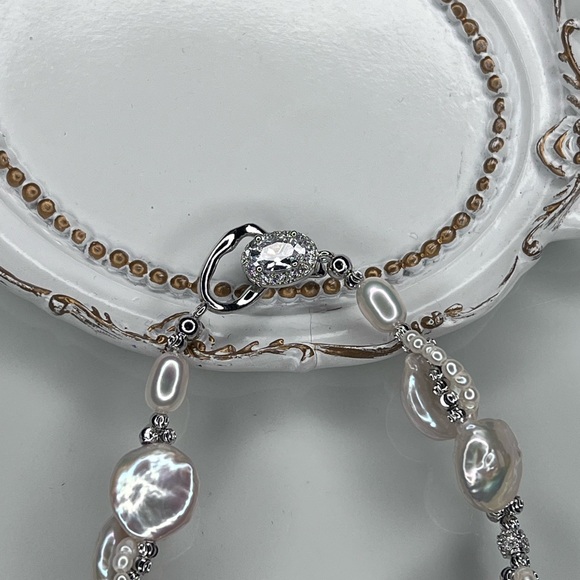 Stunning 🤩 Handmade Freshwater Pearl Bracelet Butterfly 🦋 Triple Strands 🔥 - Picture 3 of 3